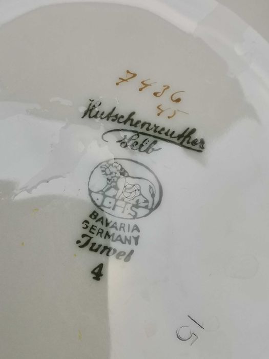 Стар порцеланов чайник