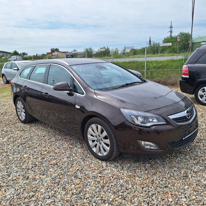 Opel Astra J 2012 motor 1.7 cdti EcoFlex model Cosmo