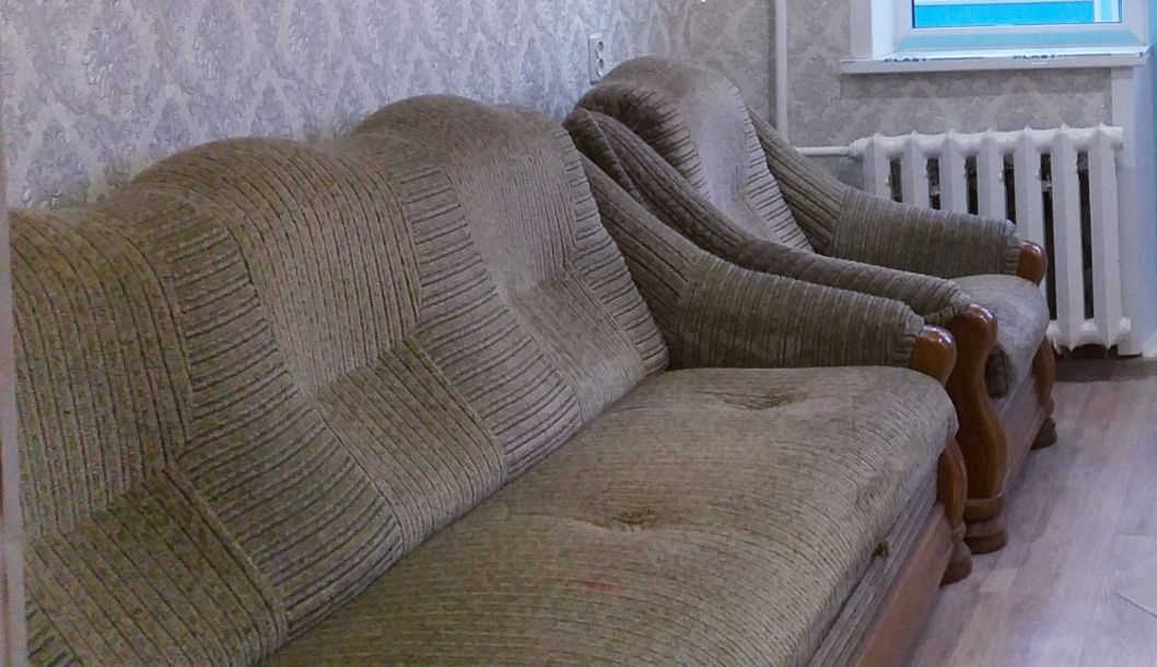 Продам уголок диван для зал серый полосатый.1 кресло.л
