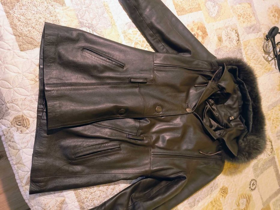 Продавам дамско кожено яке