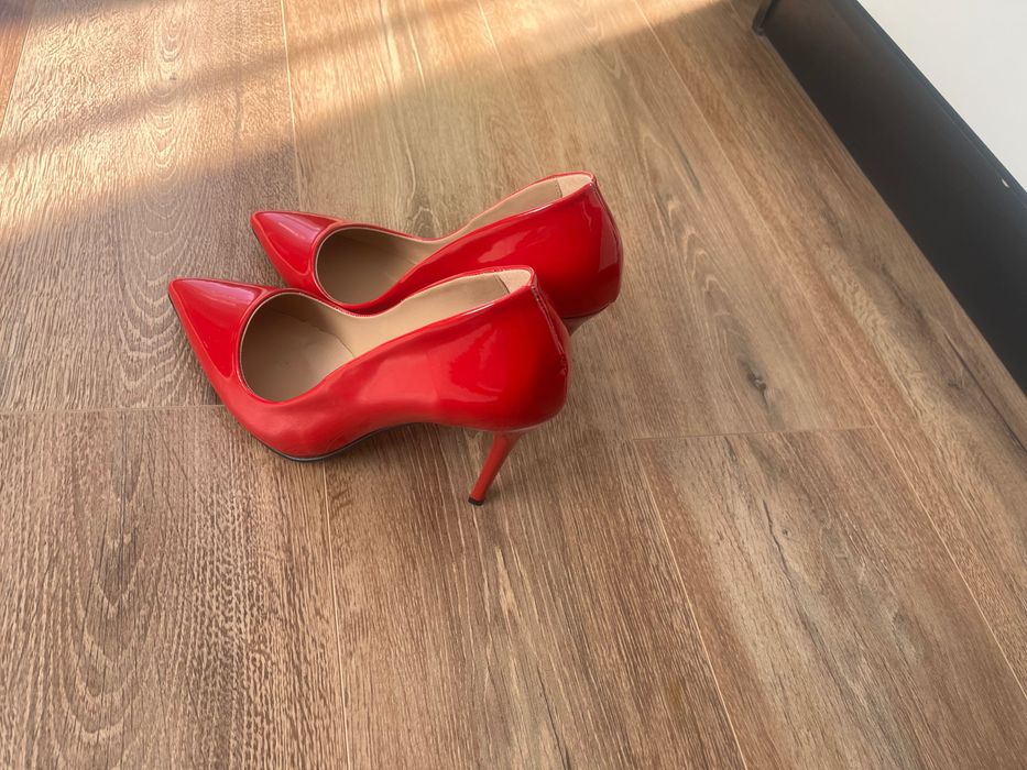 Дамски обувки с ток