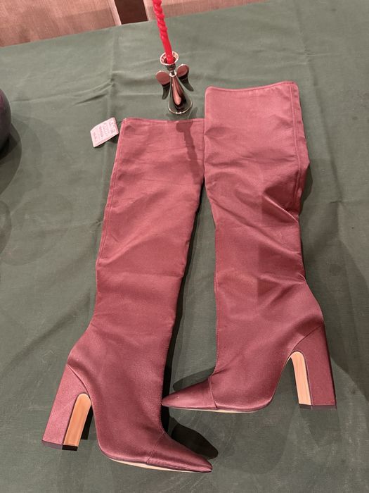 Нови ботуши Zara до коляното на ток, бордо, от твърд промазан плат