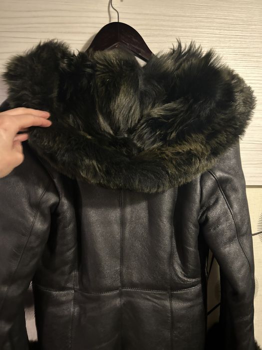 Vând haină din piele naturală