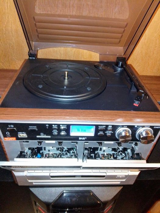 Аудиосистема с грамофон SOUNDMASTER MCD5550DBR - ЧИСТО НОВА !
