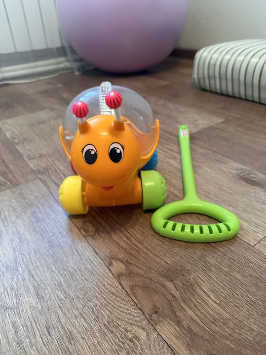 Игрушка-каталка в отличном состоянии