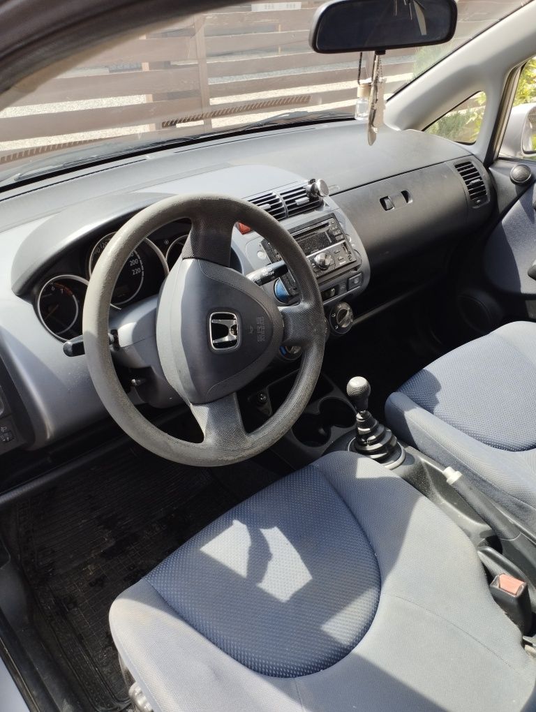 Vând Honda jazz model 2002