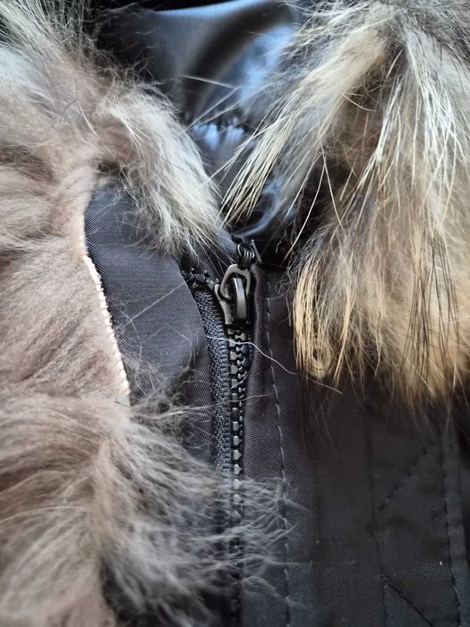 Къса парка с косъм от лисица