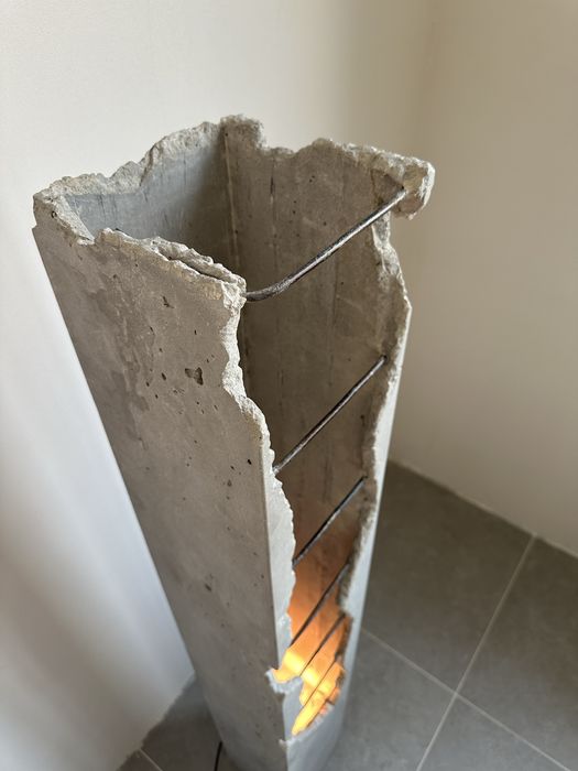 Светильник напольный из архитектурного бетона