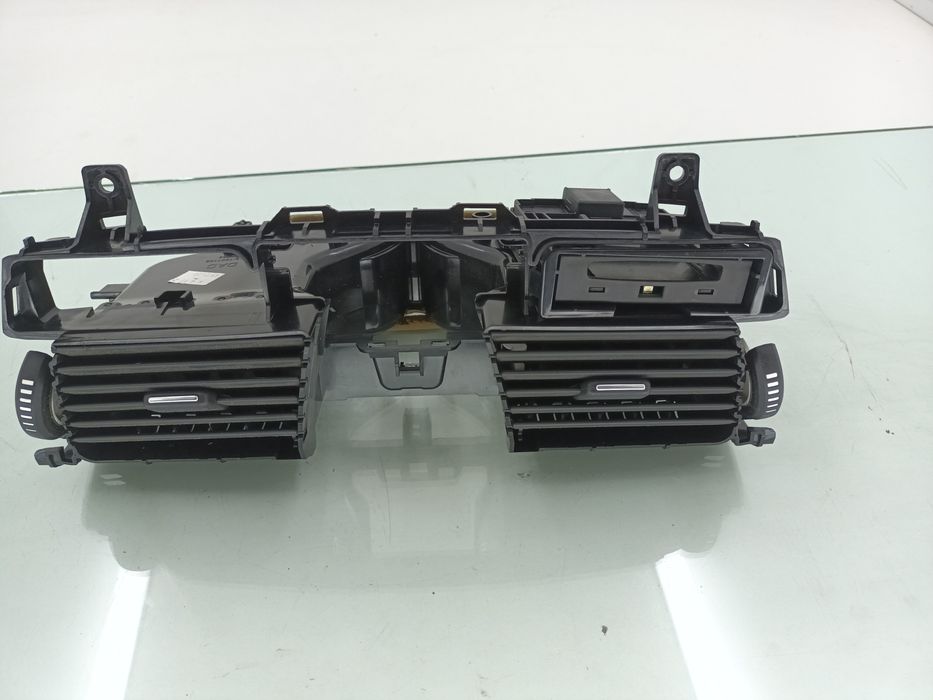 Dezmembrez Grila aerisire centrala de pe Renault LAGUNA 3 2008-2015