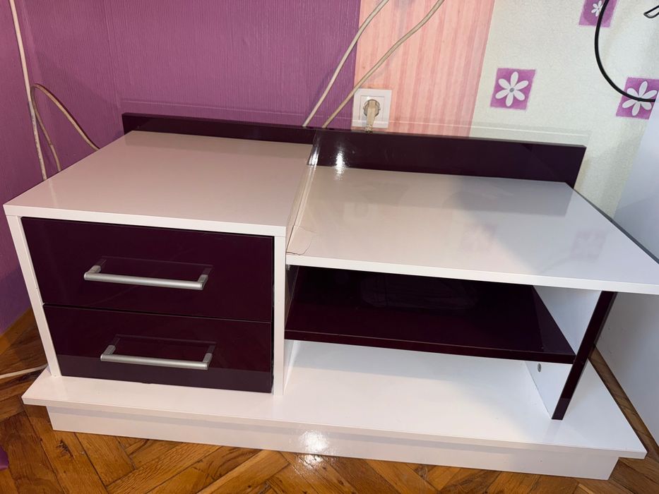 Телевизионен шкаф