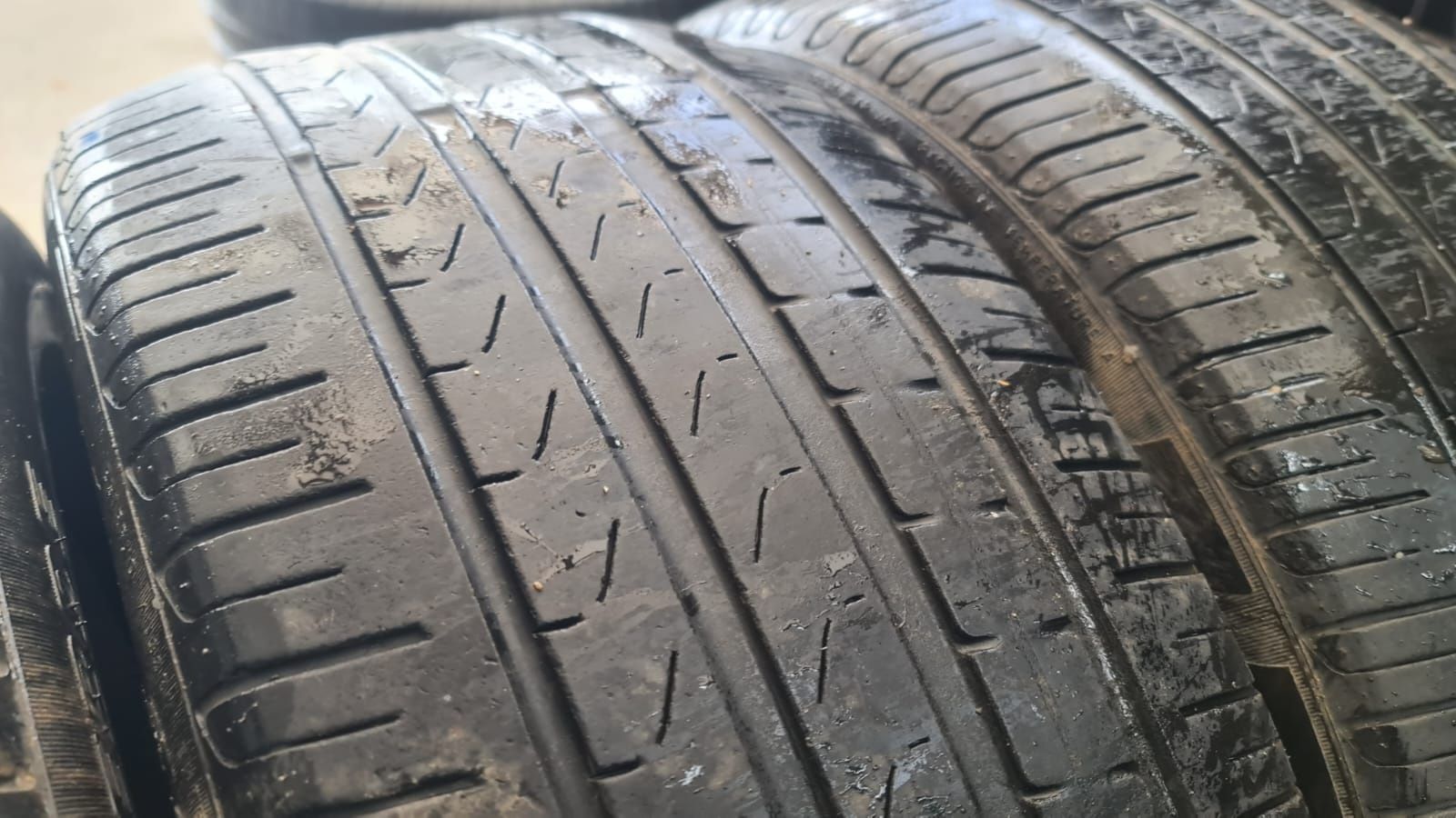 255 45 20 Pirelli 2 anvelope vara
