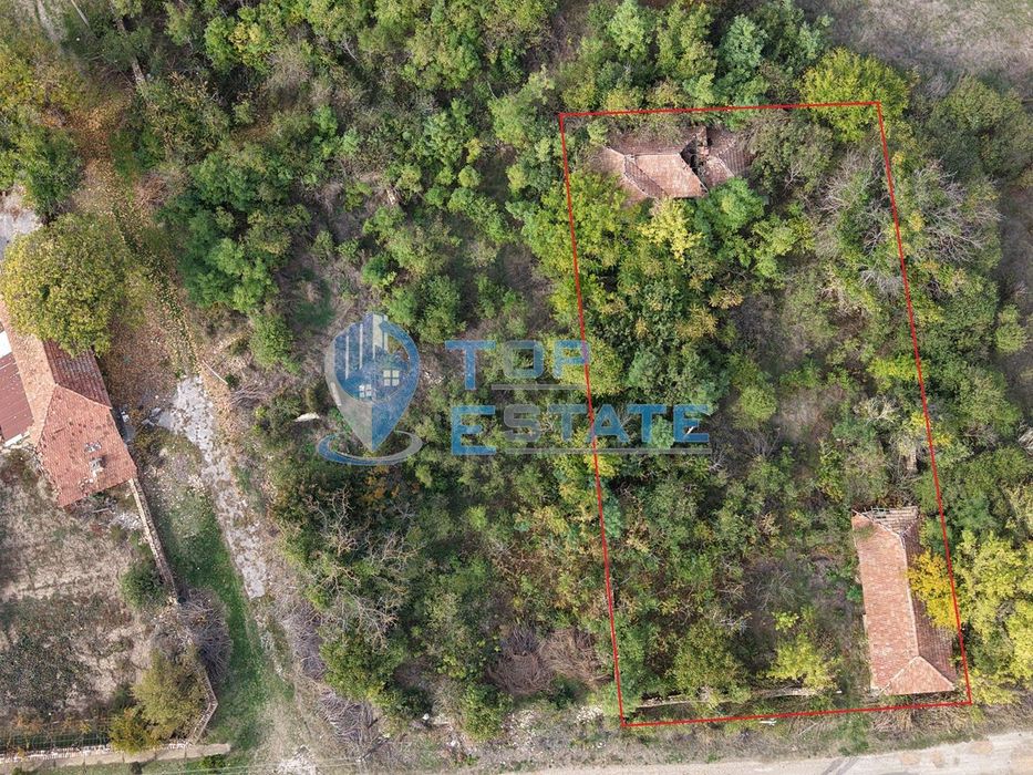 Парцел със стара къща в село Долна Липница