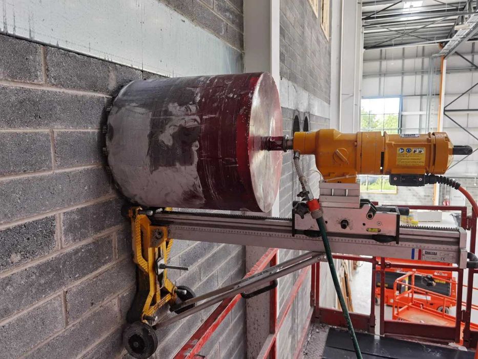 Алмазное бурение сверление отверстий в бетоне кирпиче SVER 04