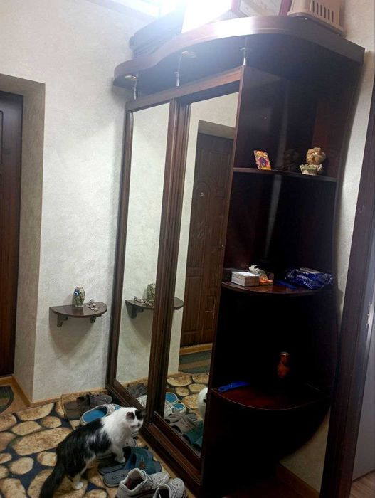 Продается шкаф в прихожую
