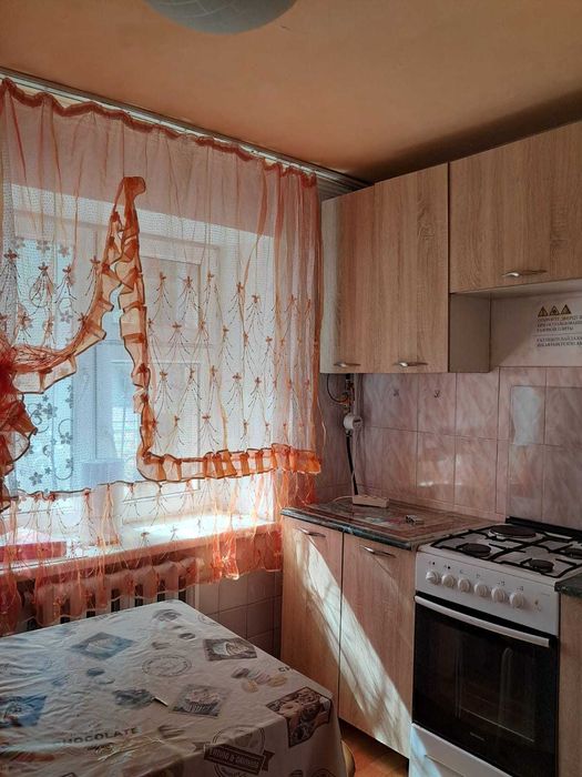 Продам трехкомнатную квартиру 1 этаж