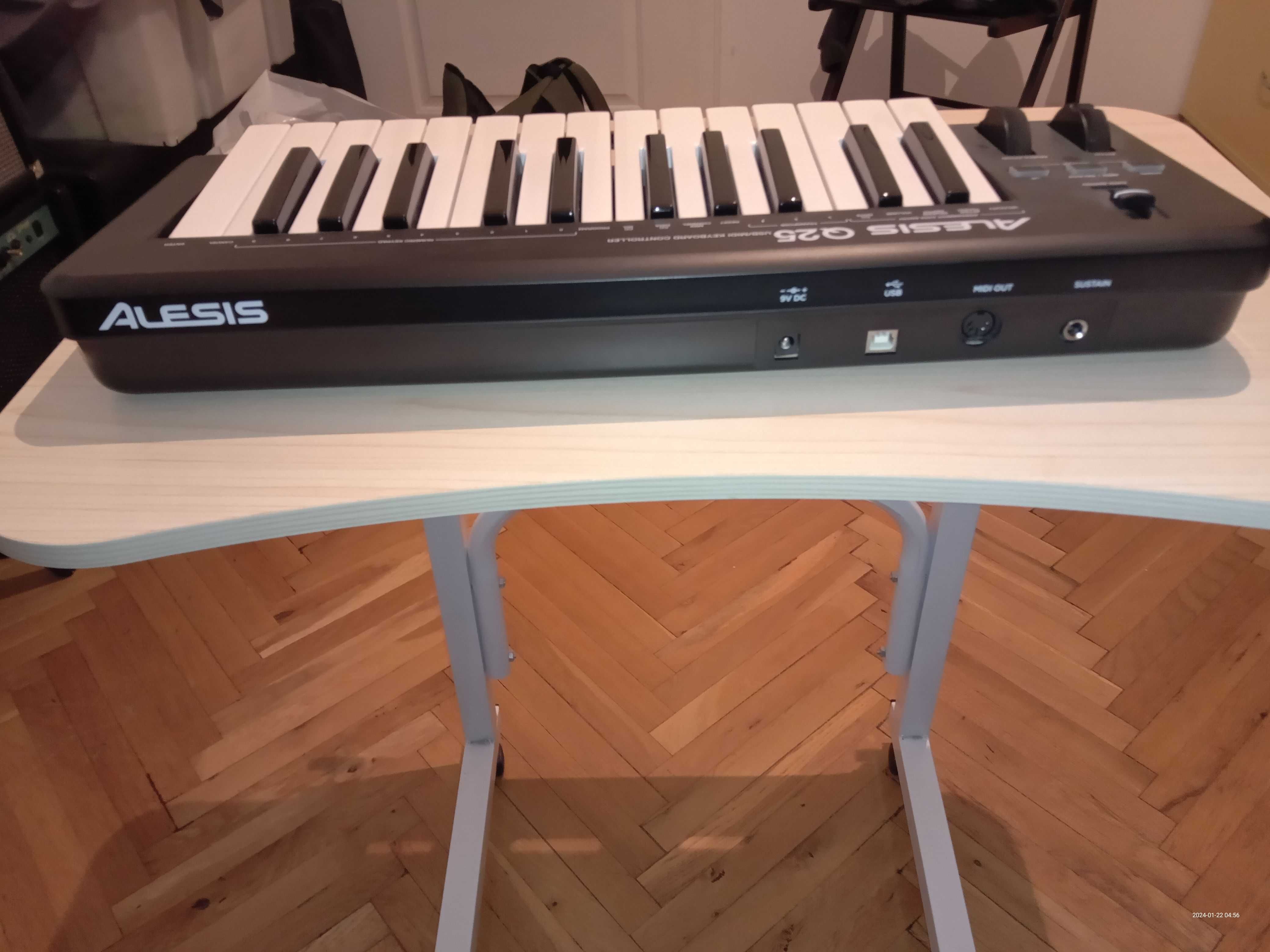 Alesis Q25 контролер