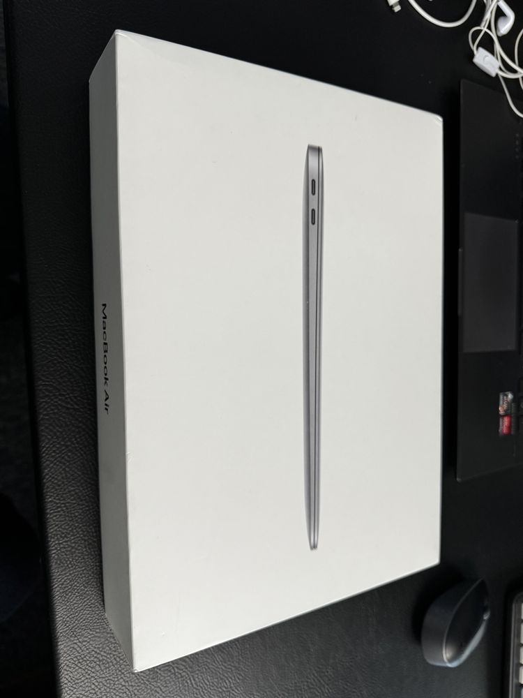 Продам macbook air 13”