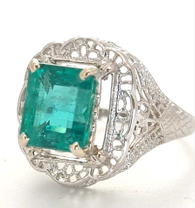 Inel platina cu Smarald Columbian 3,7ct evaluat la $39,925