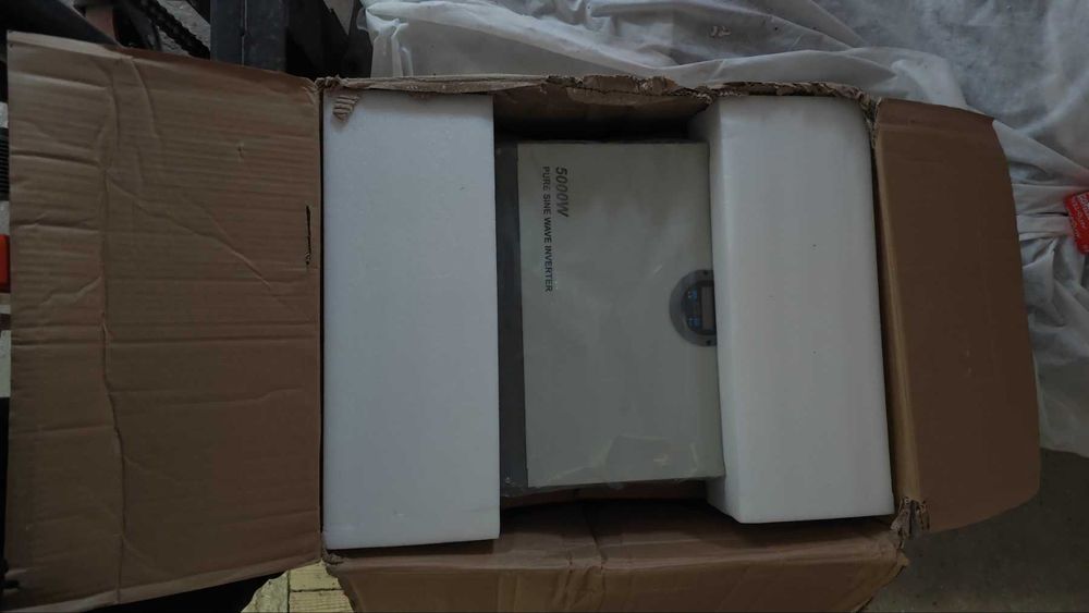 Продавам Нискочестотен инвертор Epever NP5000-42
