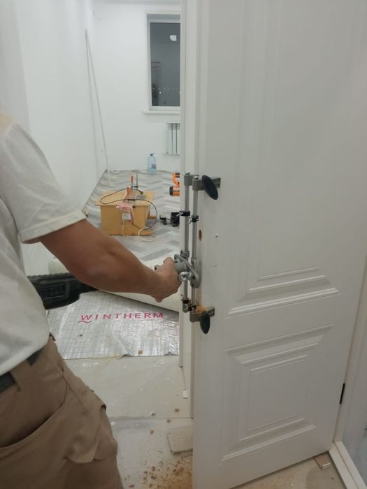 Есік орнату. Установка дверей