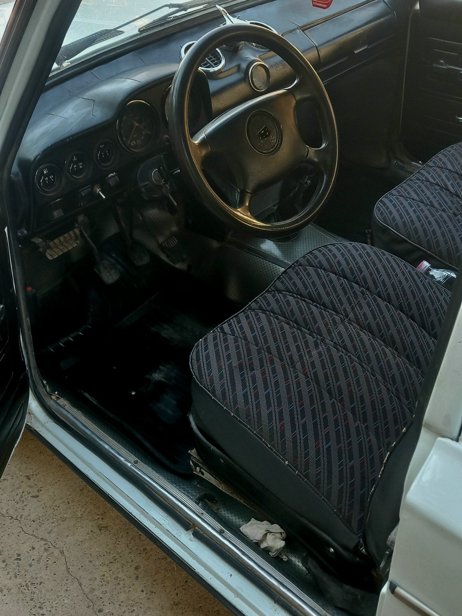 Vaz 2106 sotiladi