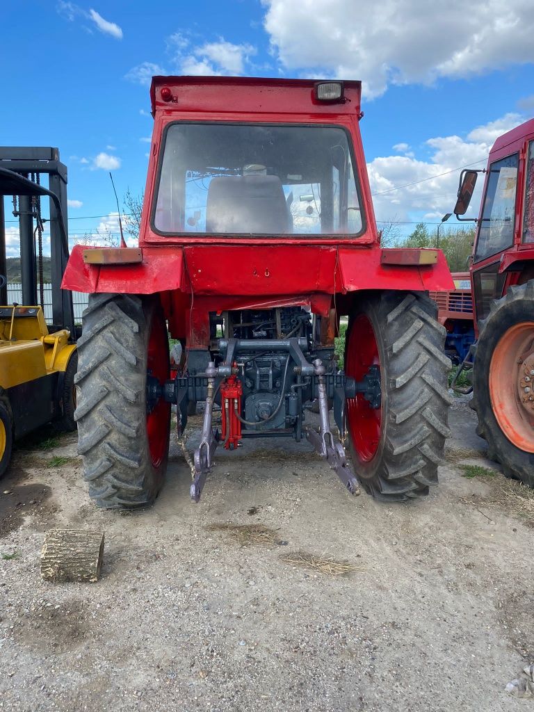 Tractor Universal 650