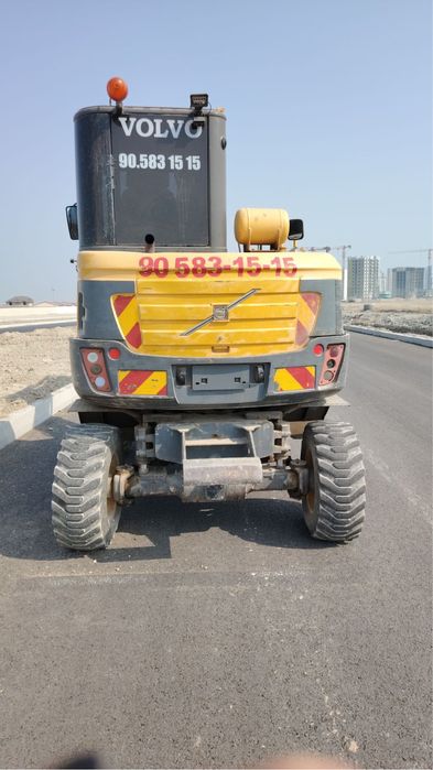 Ekskavator xizmati katta va kichik