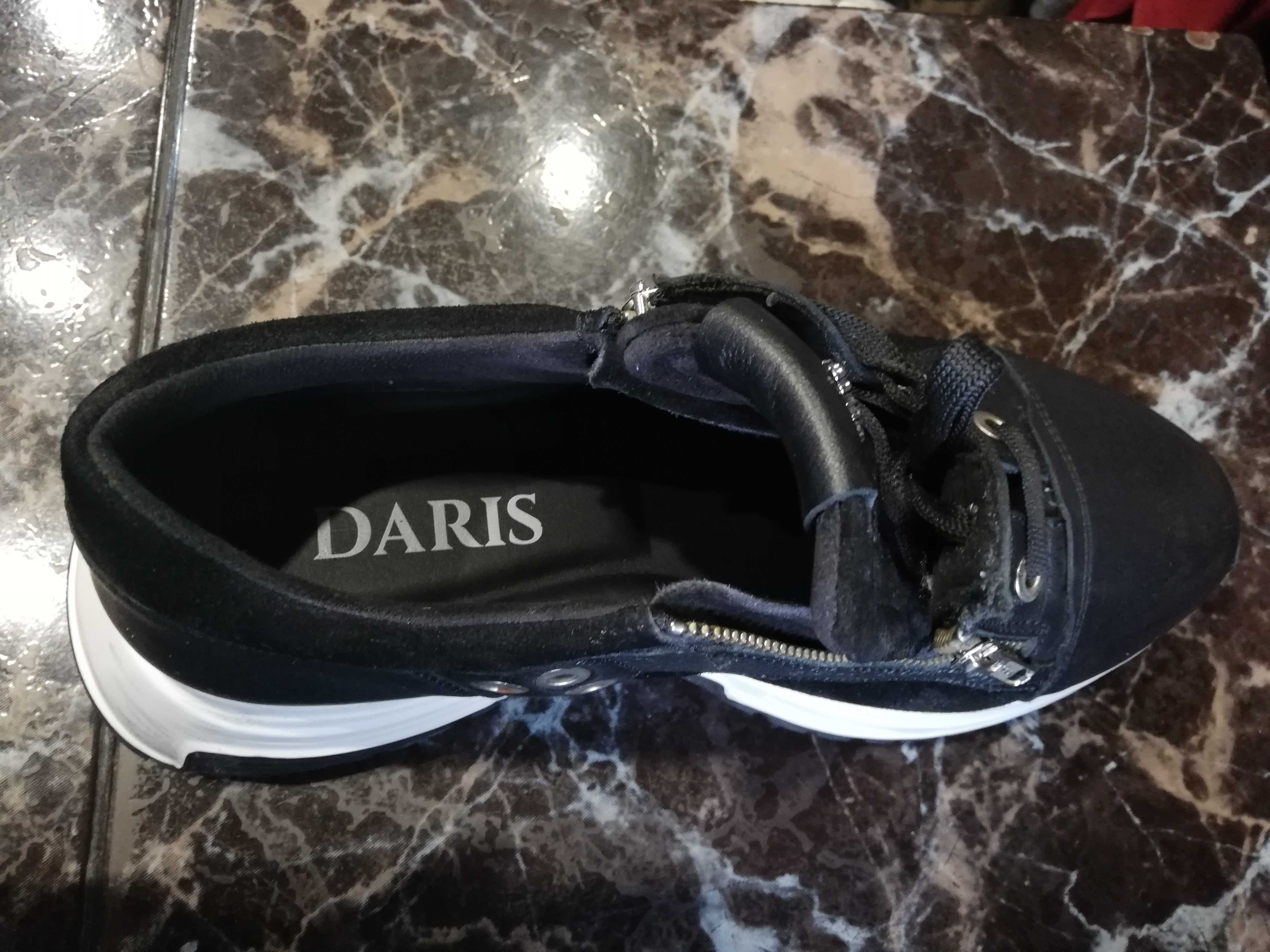 Нови обувки, номер 42, естествена кожа и велур. Фирма ДАРИС.
