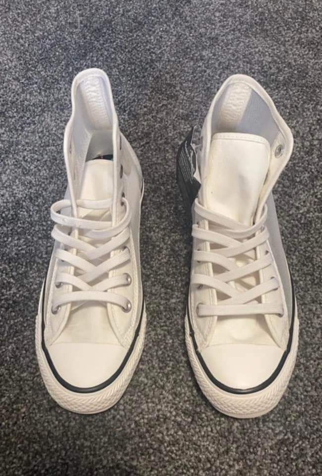 Летен модел дамски кецове на Converse.
