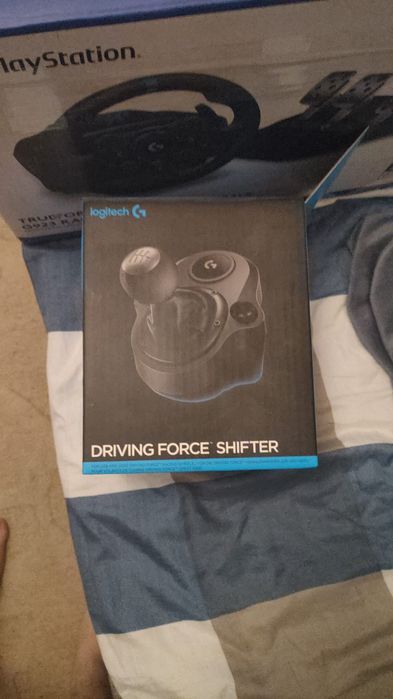 Vând volan cu 3 pedale aluminiu