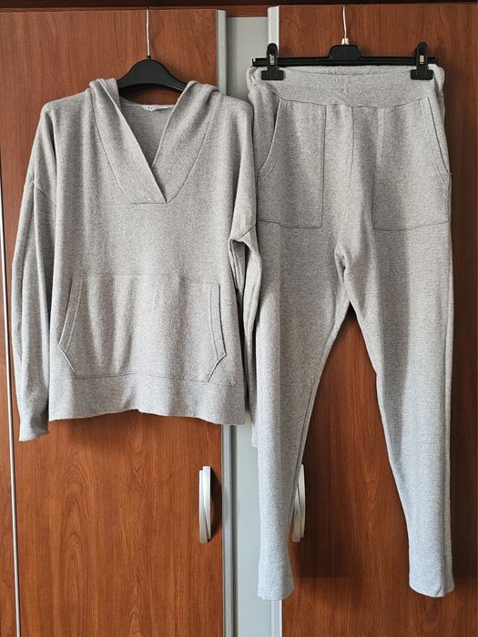 Set pantaloni și hanorac cu cașmir