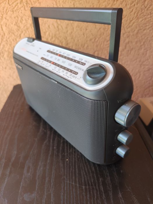 Sony model: icf-703S