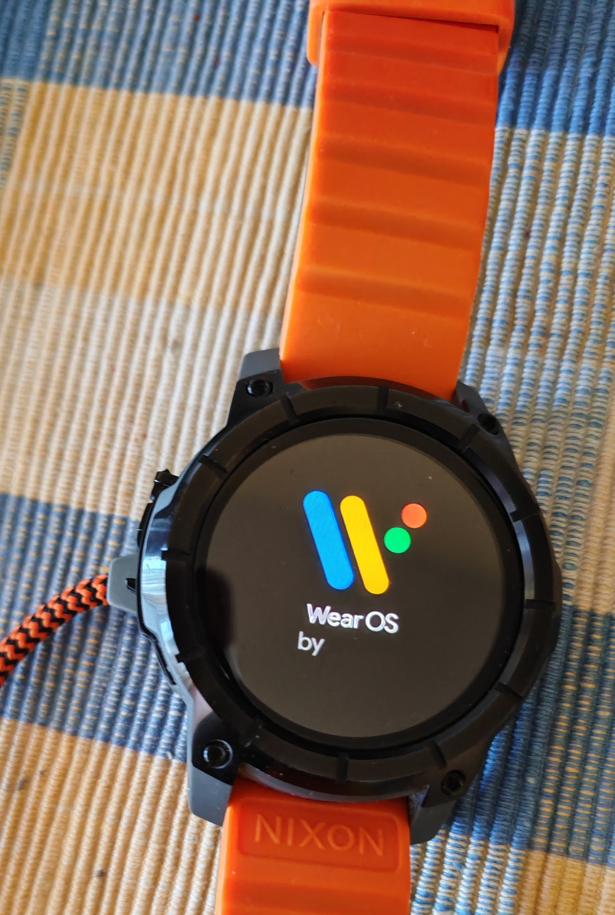 Smartwatch NIXON the Mission, stare foarte bună funcțional și optic
