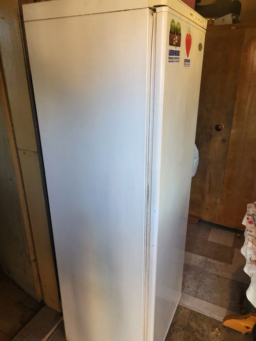 Продавам работещ фризер с 6 чекмеджета