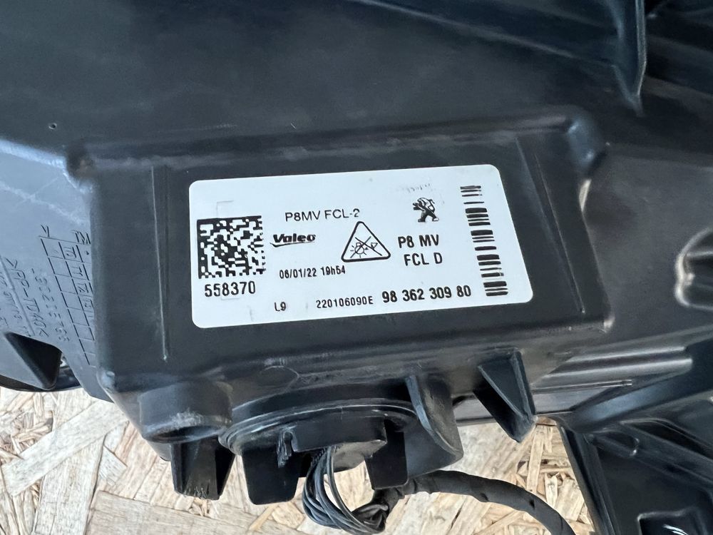 Proiector DRL DayLight LED dreapta Peugeot 3008 5008 II Facelift 2020+