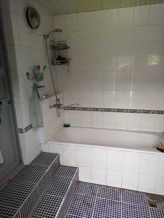 Яшнобод тумани Қоракўл кўчасида уй сотилади.