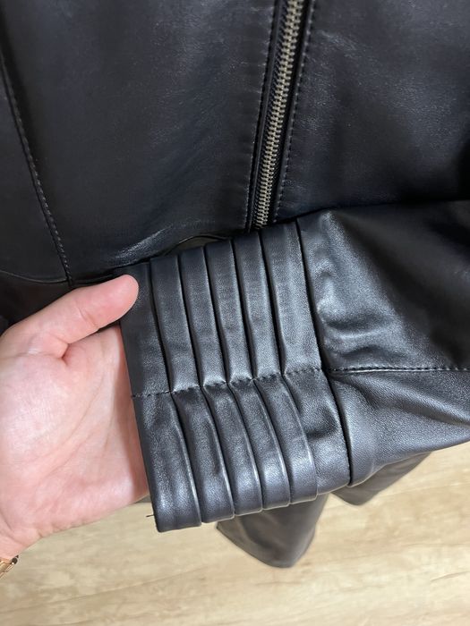 Geaca lunga din piele neagra naturala, moale, marimea 50.