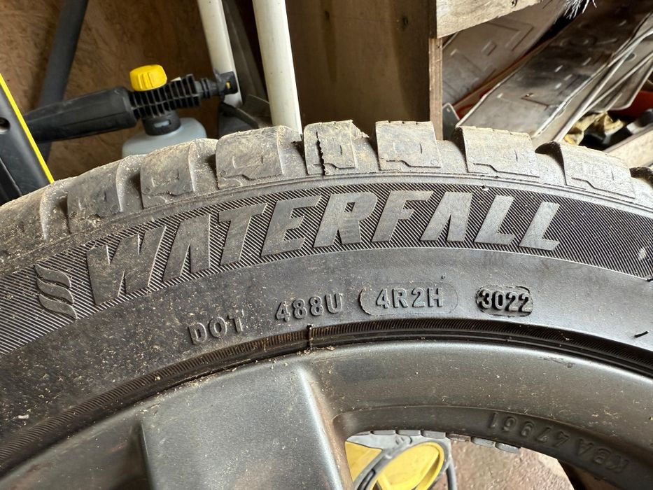 Cauciucuri de iarna pe 18 sau jante de aluminiu impecabile!