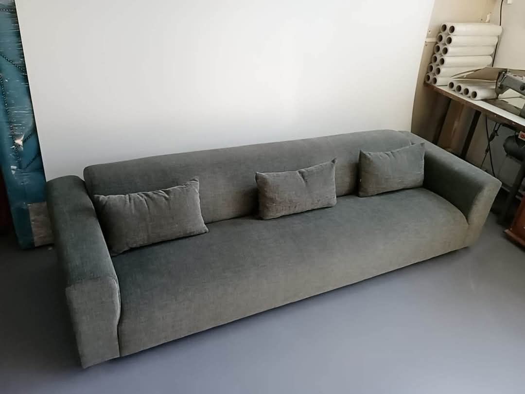 Canapea fixă foarte confortabila