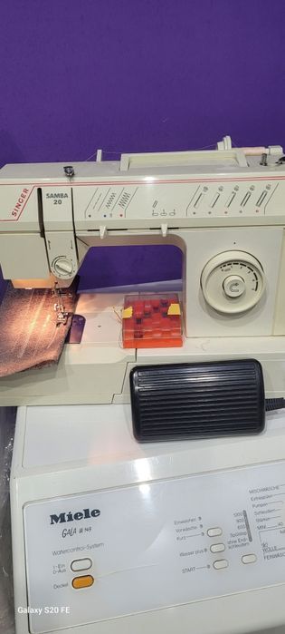 Mașina de cusut Singer