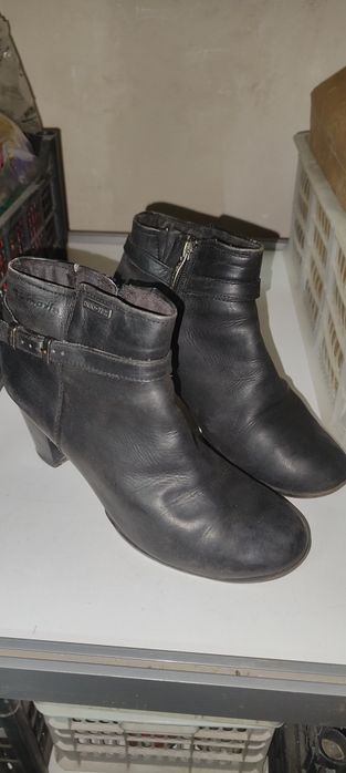 Продам лакированные туфли и сапоги осенние