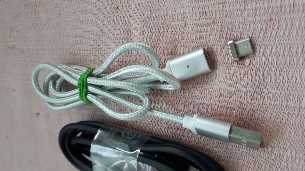Cabluri microUSB originale Samsung, un cablu magnetic, cabluri scurte