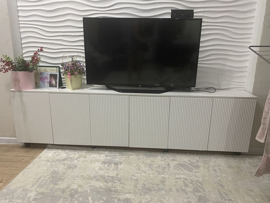 продам тв тумбу белую