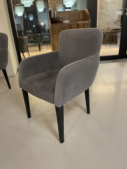 Продаются 10 кресел, в идеальном состоянии.