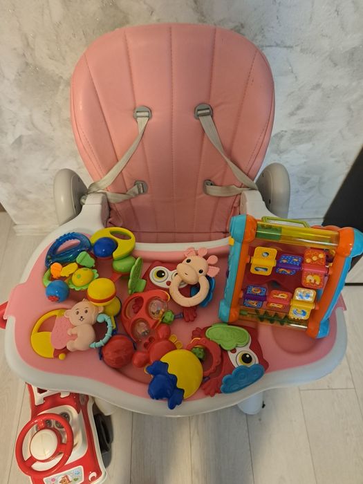 Vând scaun masa copii + mașinuța si jucării.