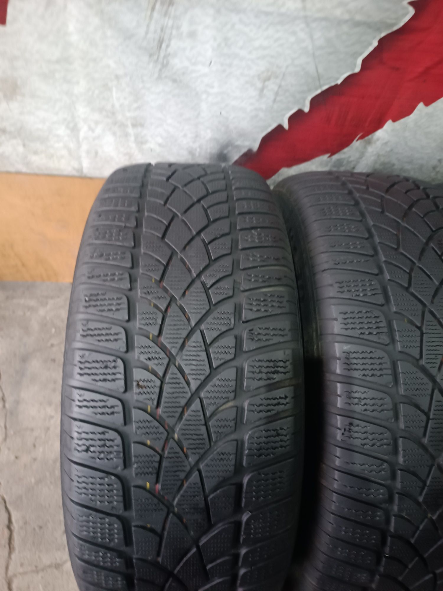 255/50/19 Dunlop .