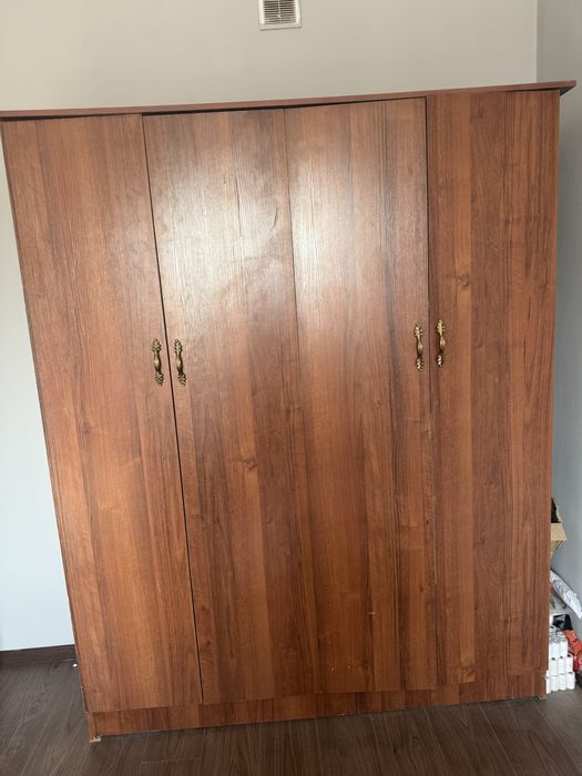 Shkaf holati zoʻr aybi yoʻq tez va arzon sotiladi