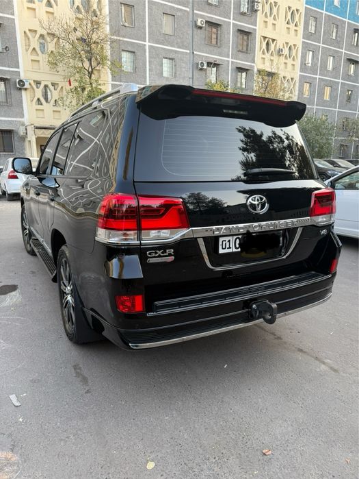 Продется  Toyota Land Cruiser 200 год 2021