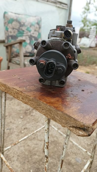 Vând pompa injecție rotativa.