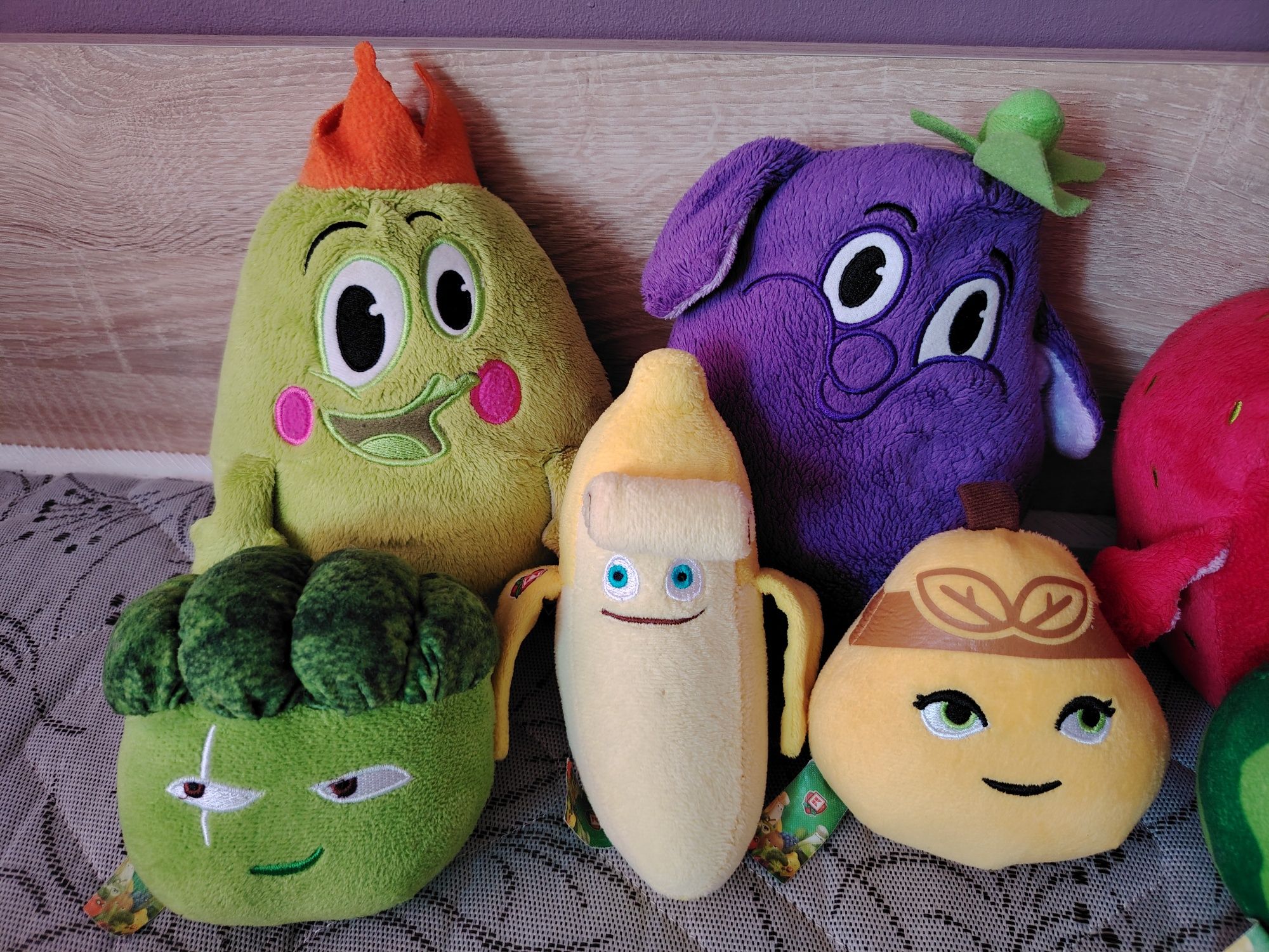 Лот плюшени играчки плодове и зеленчуци